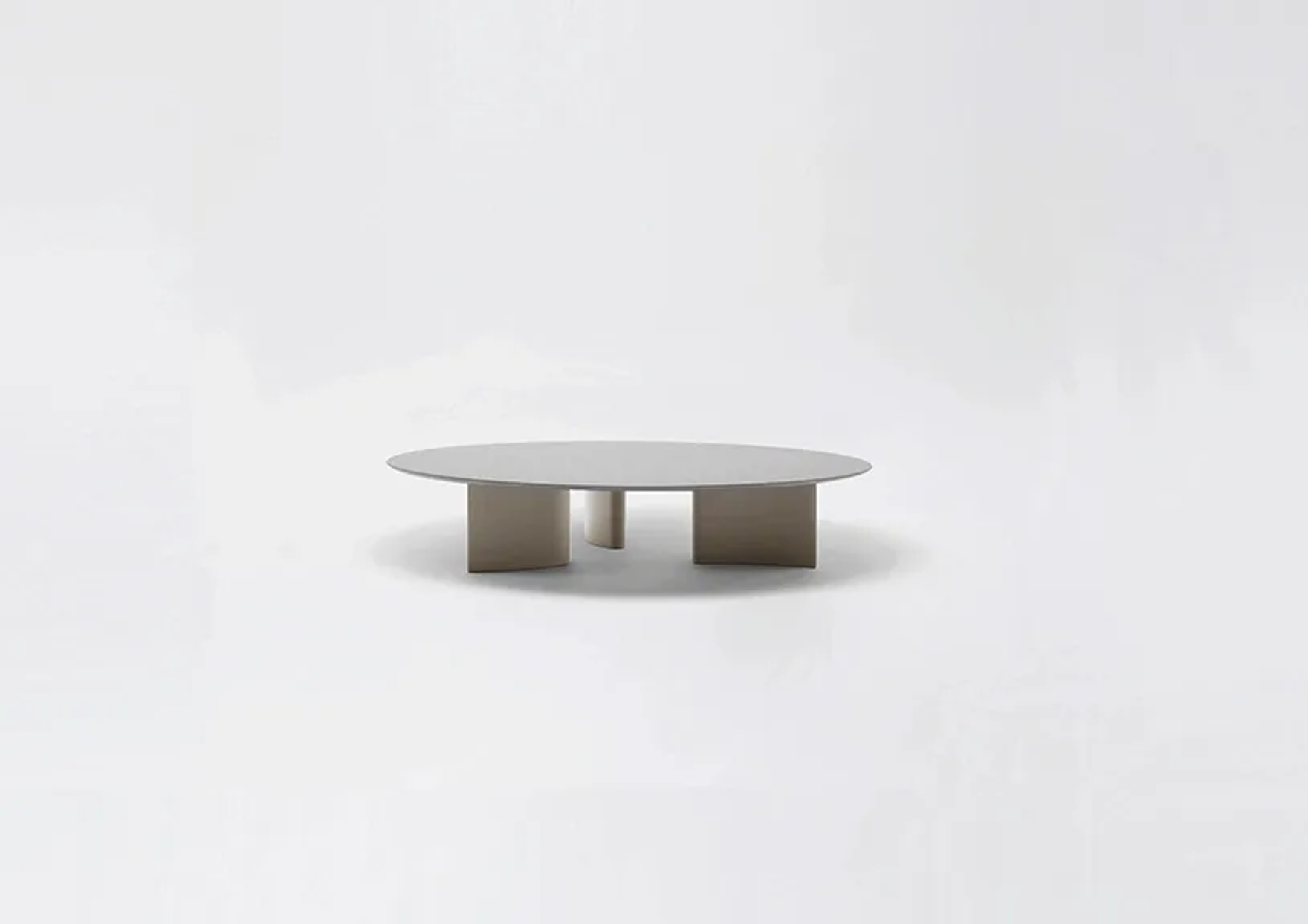 Naca | Low round table with top in speckled aluminium ø 80/138 x h 20 cm Naca | Low round table with top in speckled aluminium ø 80/138 x h 20 cm