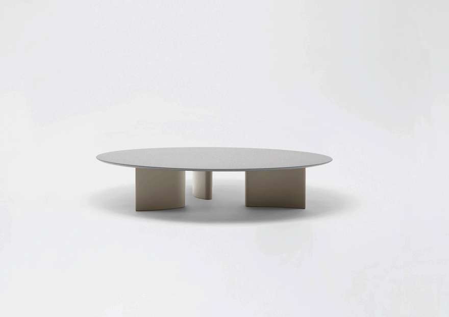 Naca | Low round table with top in speckled aluminium ø 80 / ø 138 x h 20 cm Naca | Low round table with top in speckled aluminium ø 80 / ø 138 x h 20 cm